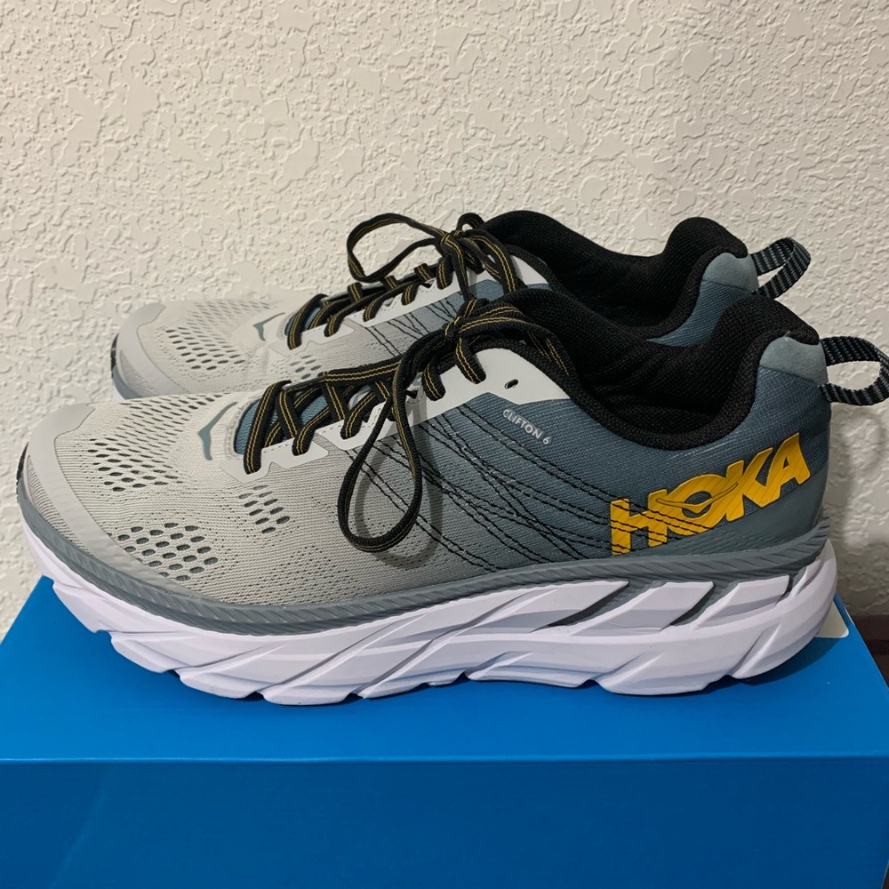 Hoka One One Men’s Clifton 6 size 9